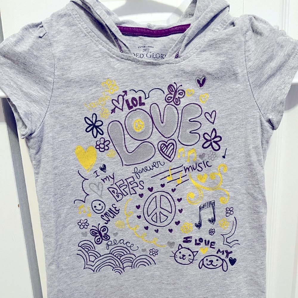 Girls size 6 hooded shirt.